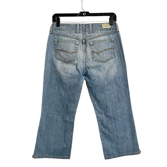 BKE Buckle Wendi Capri Denim Jeans Womens Size 27 Distressed Medium Blue Wash - Picture 2 of 8